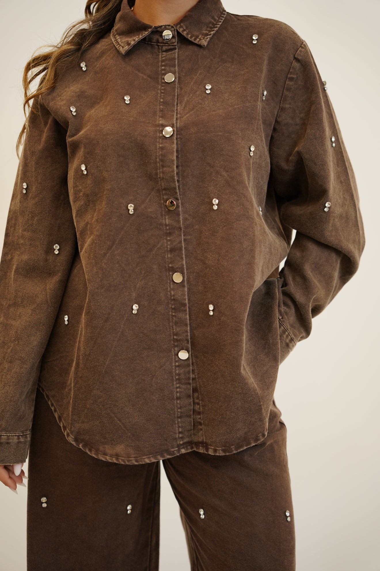 COORDINATO CON ZIRCONI MARRONE